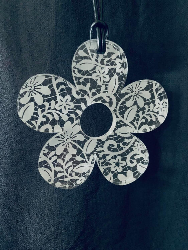 Small Solid Clear Lace Etched Daisy Necklace