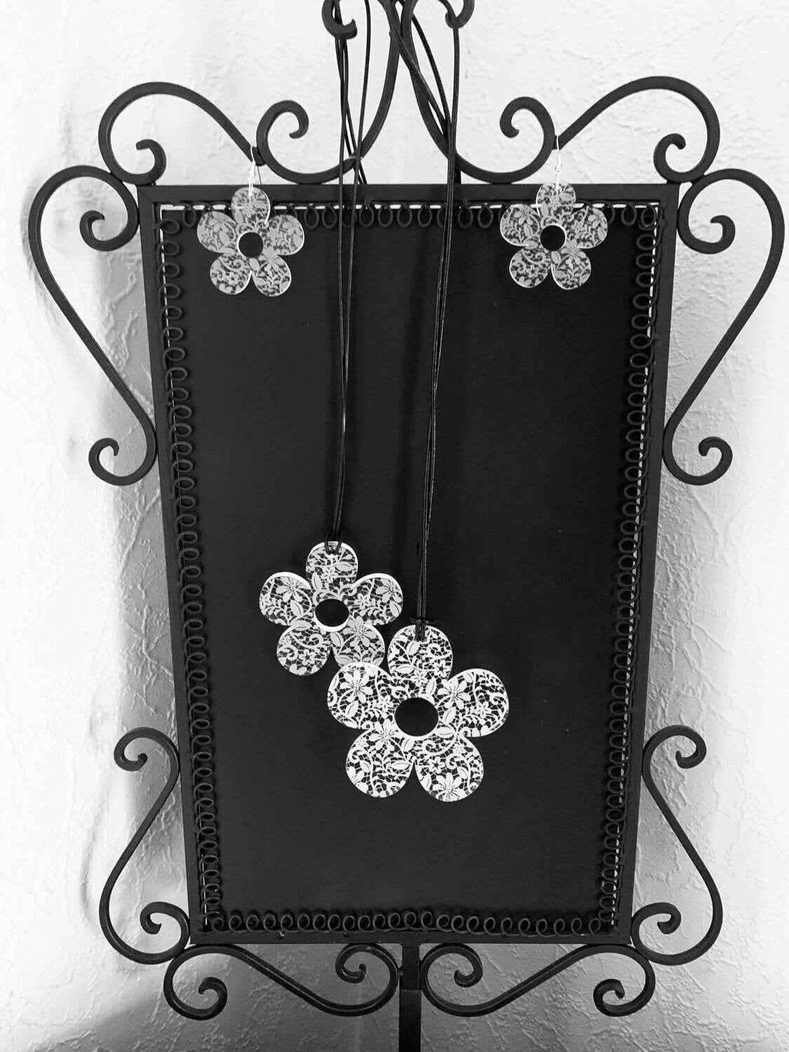 Solid Clear Lace Etched Daisy Earrings