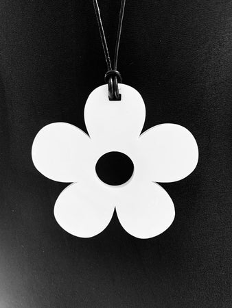 Large White Solid Daisy Necklace