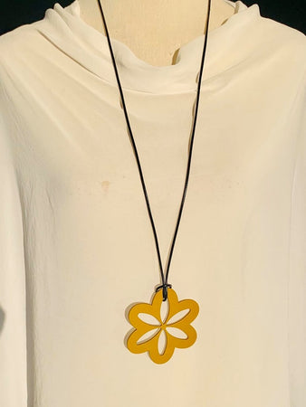 Large Gold Daisy Necklace