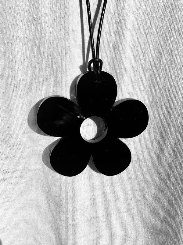 Small Black Solid Daisy Necklace