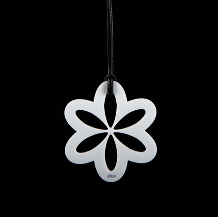 Large White Daisy Necklace