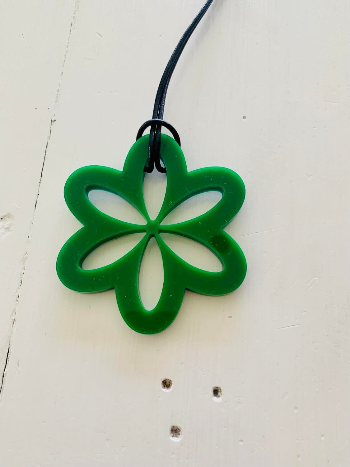 Large Green Daisy Necklace